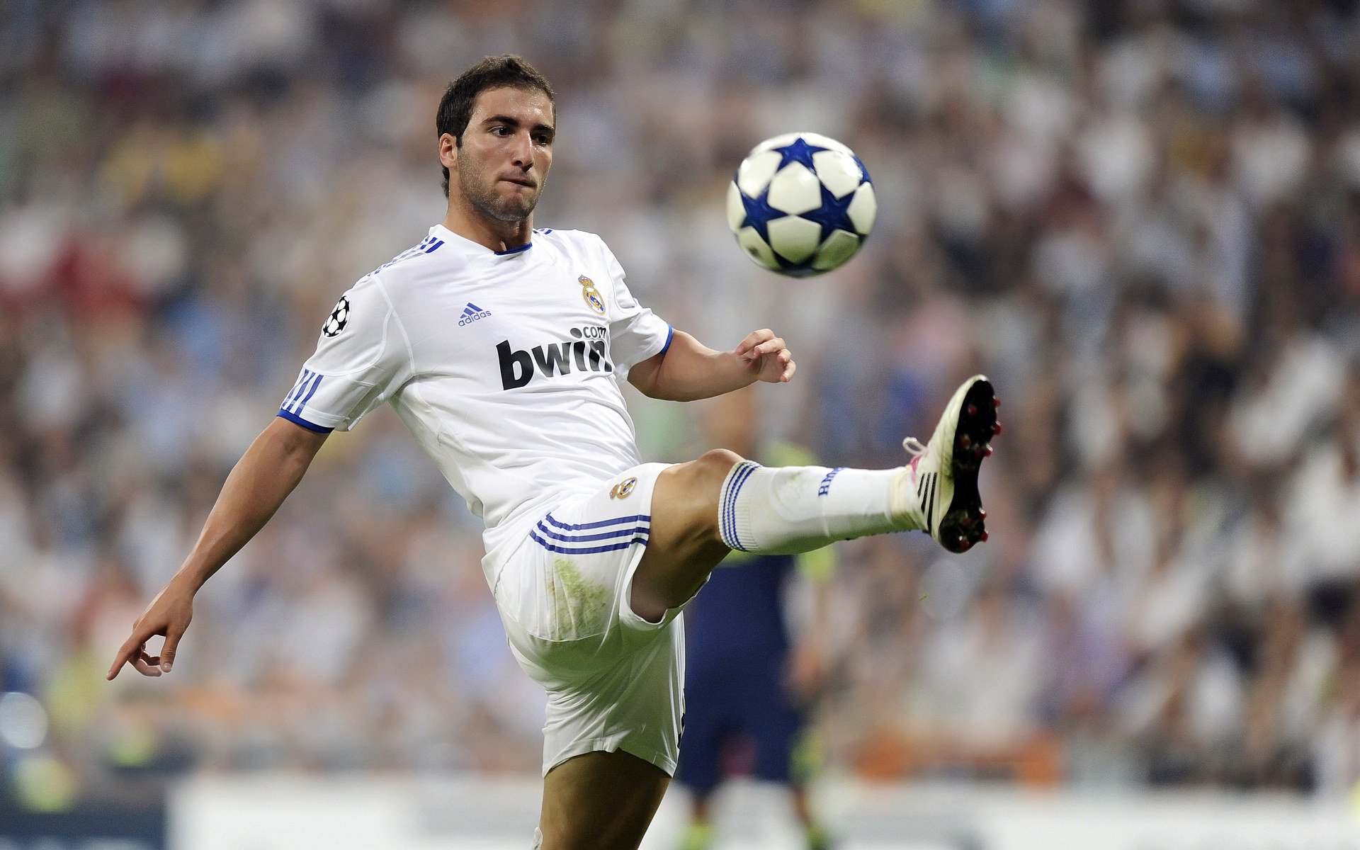 “无电梯星期一”倡议在写字楼推广 改走楼梯者可兑换健身券