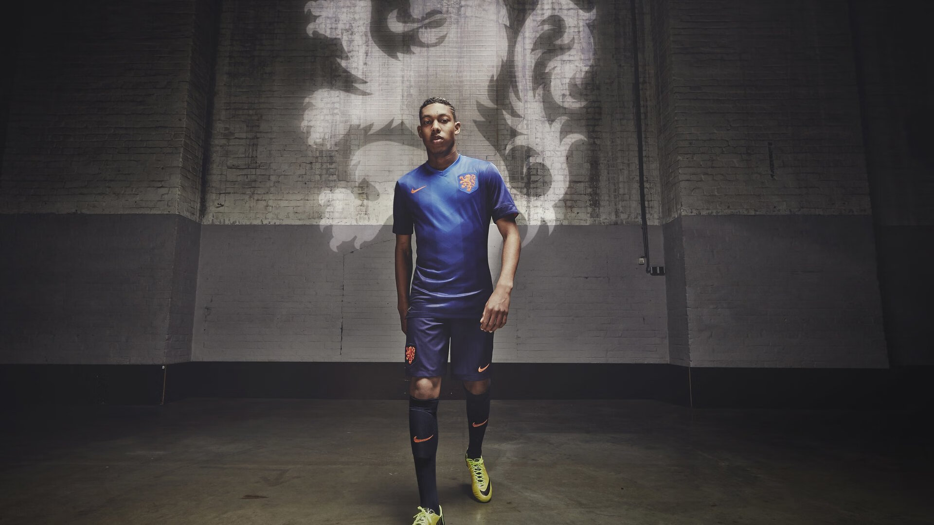 欧冠十六强首回合：利物浦主场3比1压制巴萨 中场强度让对手难以适应